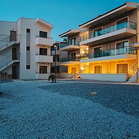 Ofrynio Deluxe Apartments Ofrínion 外观 照片