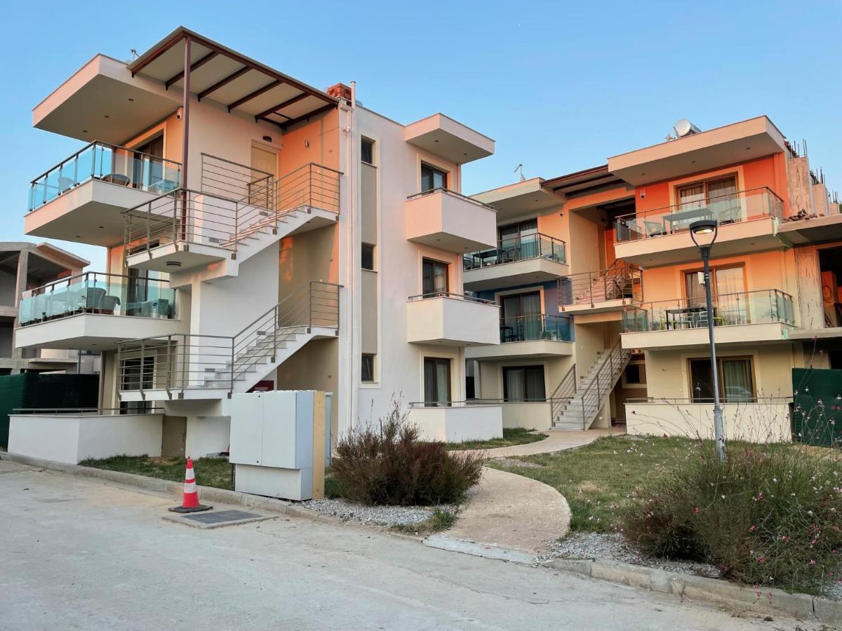 Ofrynio Deluxe Apartments Ofrínion 外观 照片