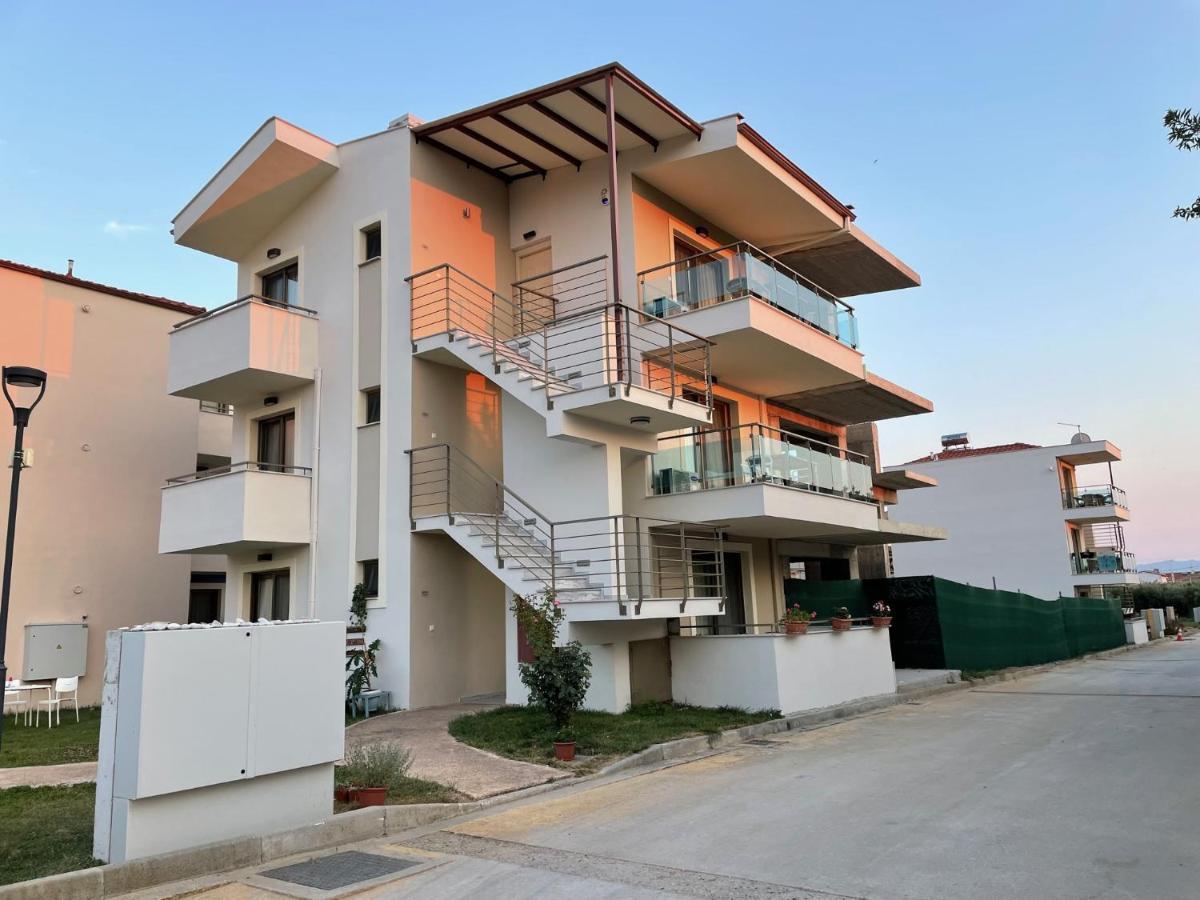 Ofrynio Deluxe Apartments Ofrínion 外观 照片