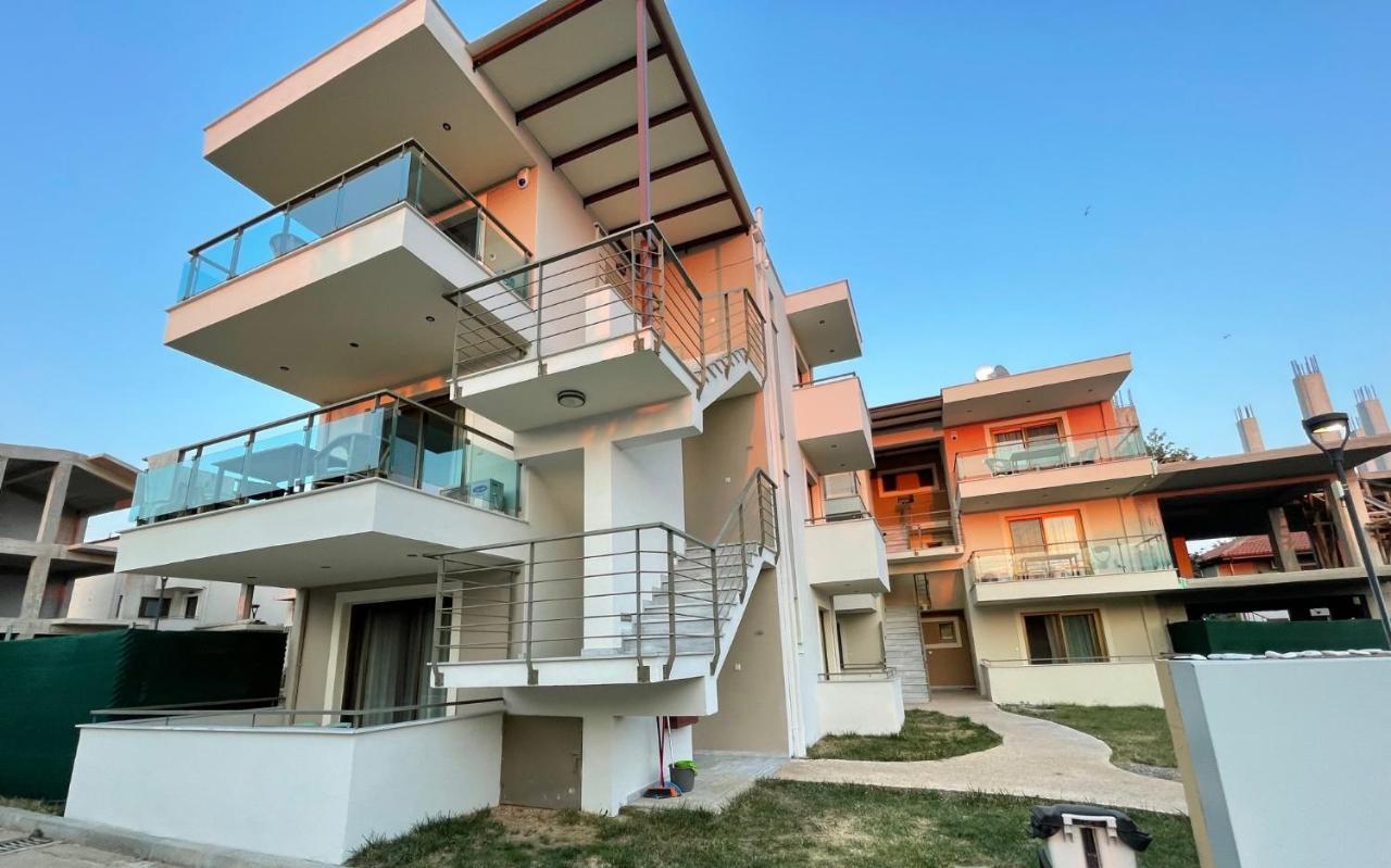 Ofrynio Deluxe Apartments Ofrínion 外观 照片