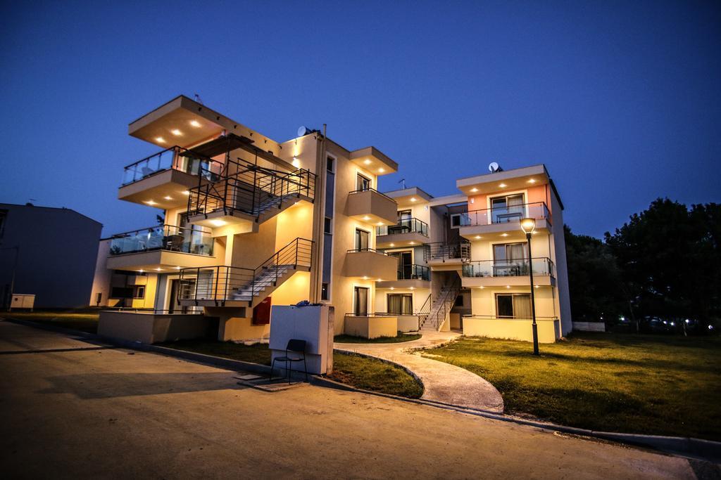 Ofrynio Deluxe Apartments Ofrínion 外观 照片
