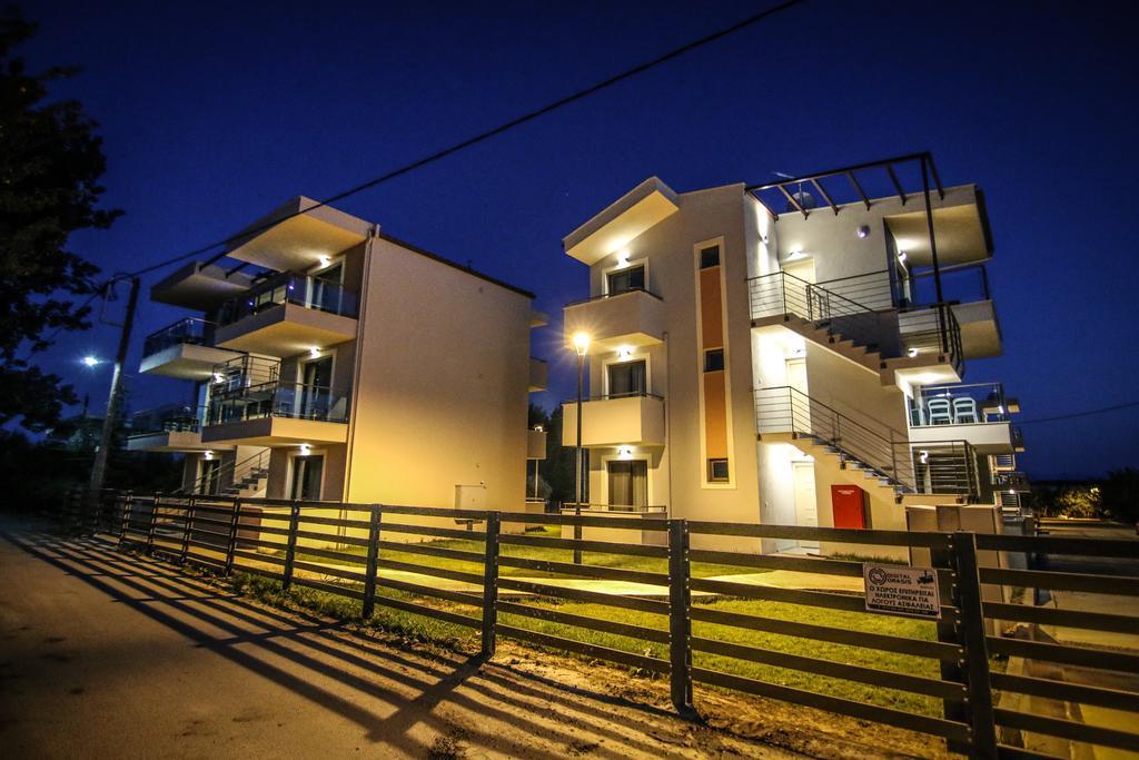 Ofrynio Deluxe Apartments Ofrínion 外观 照片