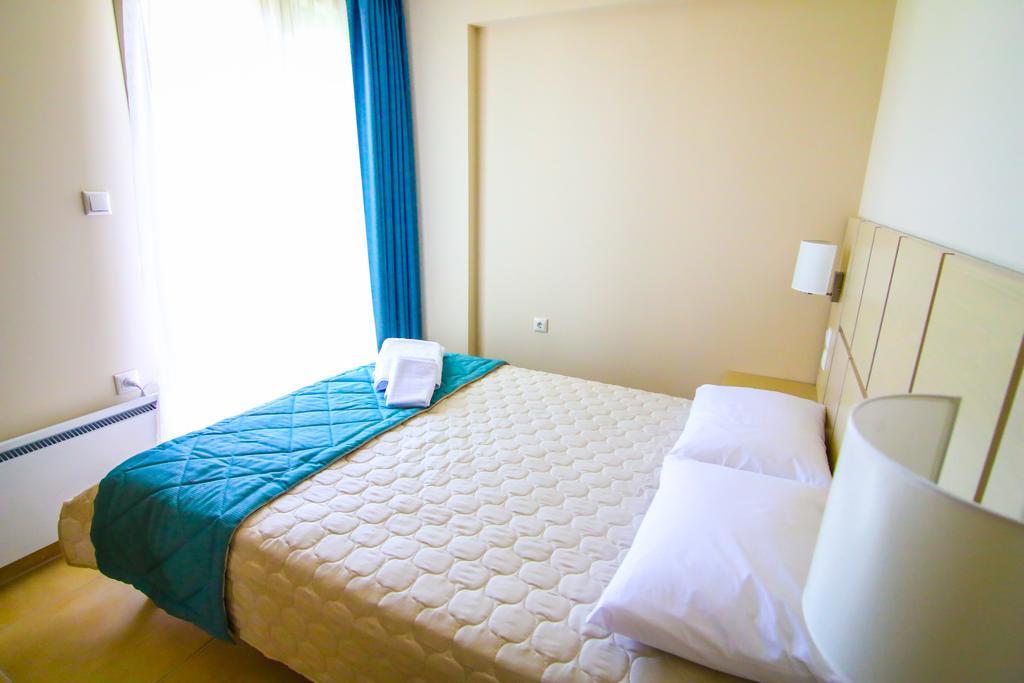 Ofrynio Deluxe Apartments Ofrínion 外观 照片