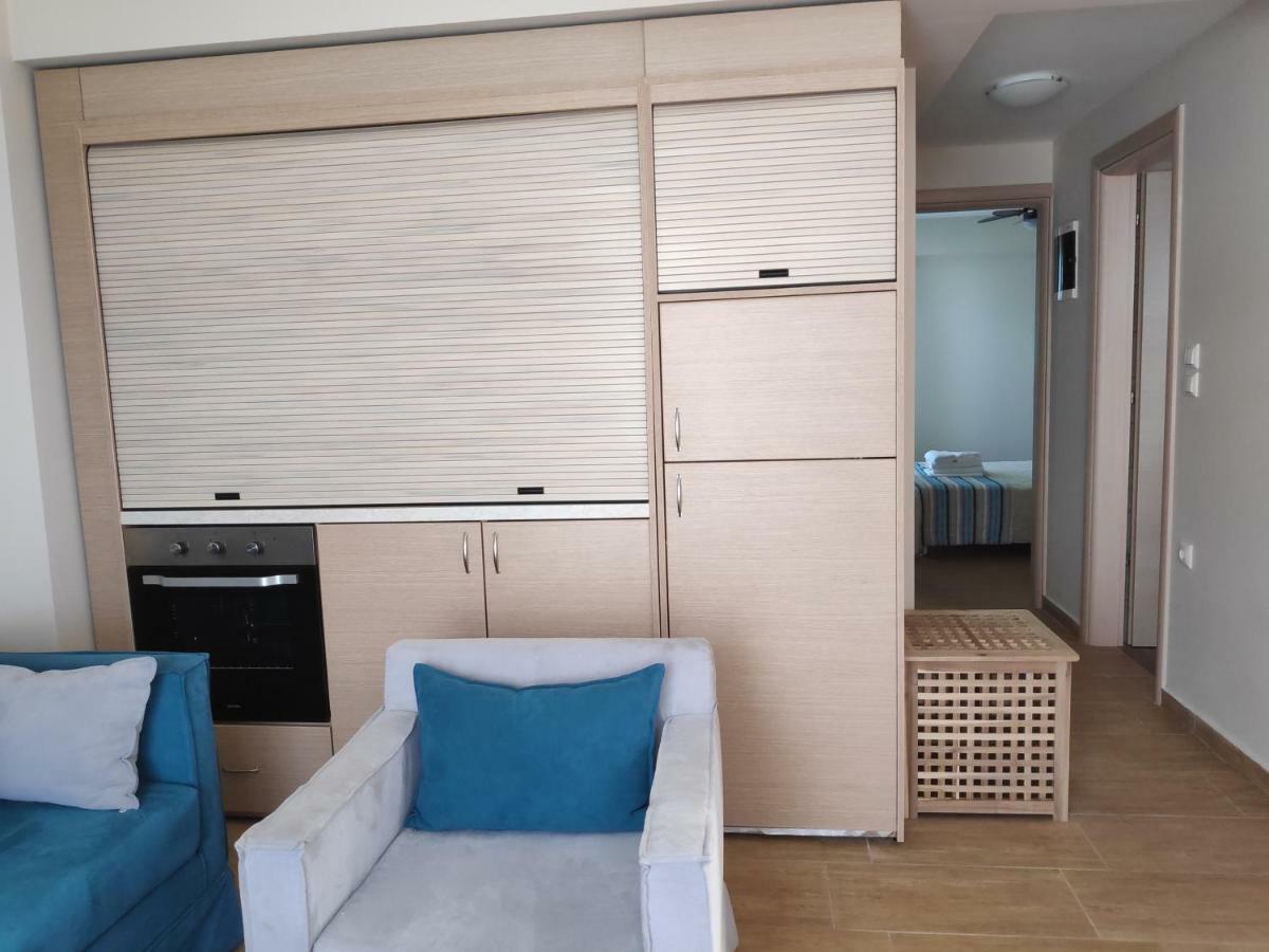 Ofrynio Deluxe Apartments Ofrínion 外观 照片