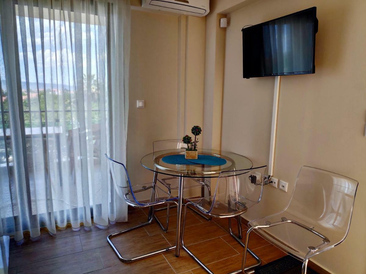 Ofrynio Deluxe Apartments Ofrínion 外观 照片