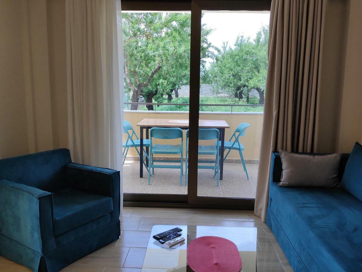 Ofrynio Deluxe Apartments Ofrínion 外观 照片